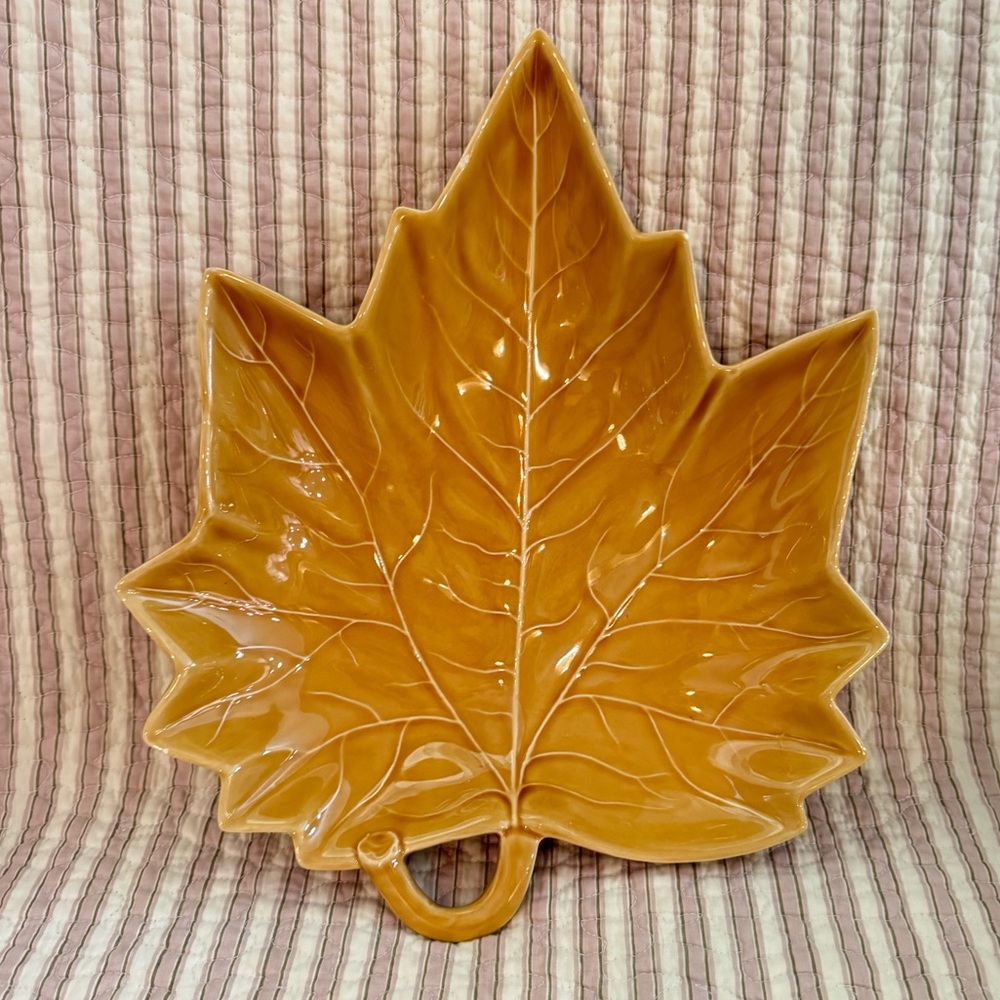 BORDALLO PINHEIRO mustard yellow made in Portugal autumn fall leaf platter plate